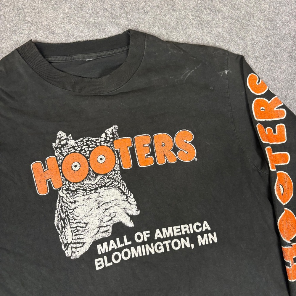 Vintage Hooters Long Sleeve Shirt Mall of America Bloomington Black Distressed - Picture 2 of 7